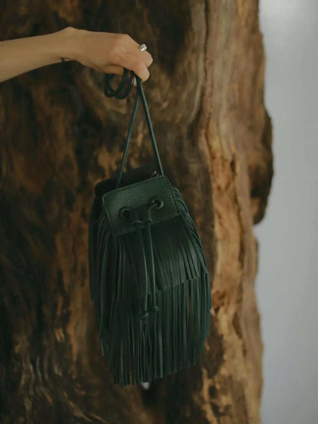 FRINGE POUCH SHOULDER BAG