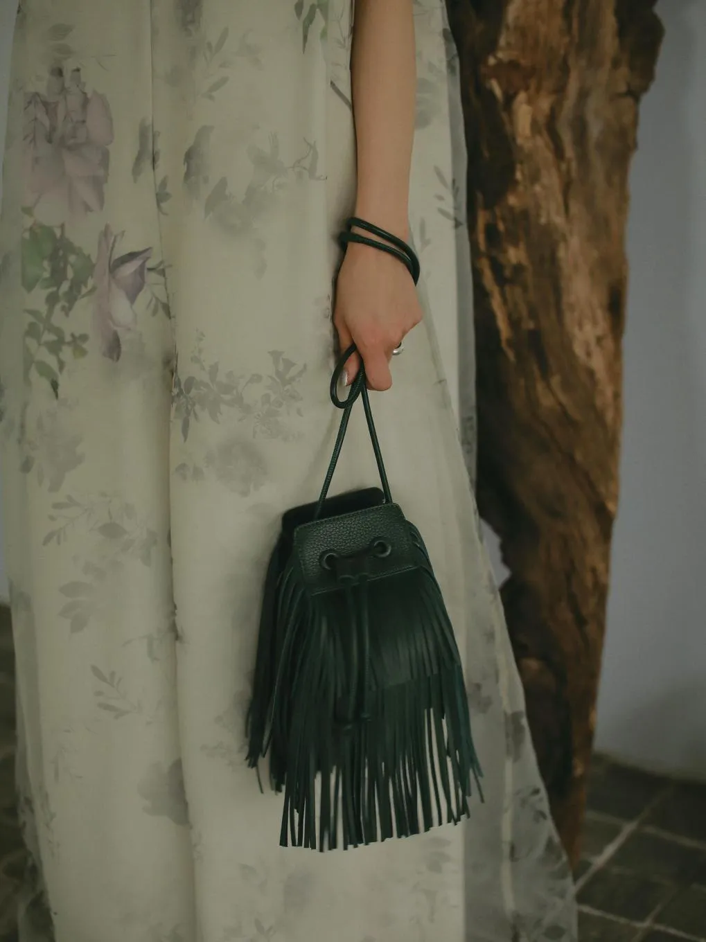 FRINGE POUCH SHOULDER BAG