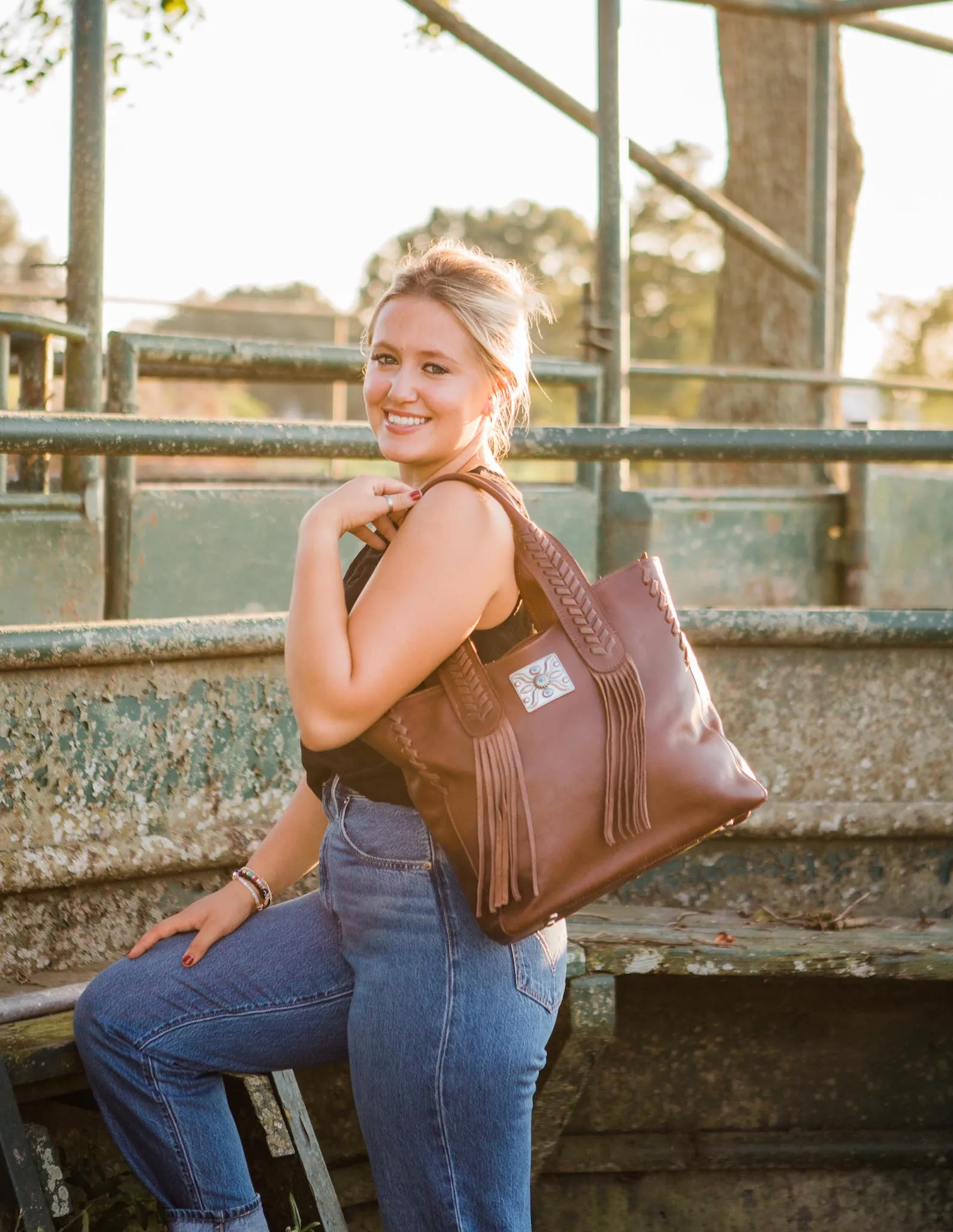 Mohave Canyon Large Zip Top Tote - Dark Brown